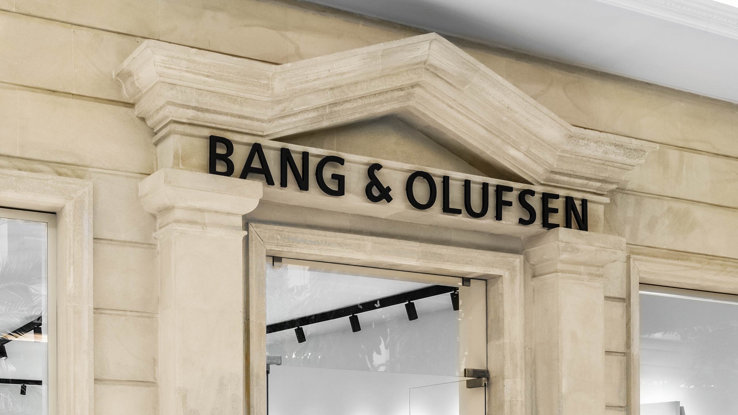  BANG & OLUFSEN CROCUS CITY MALL